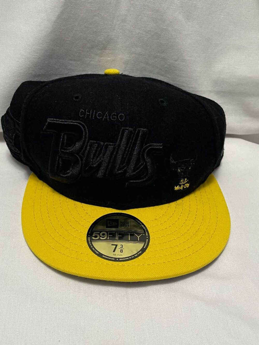 Chicago Bulls Windy City Mens Hat 7 3/8 59Fifty Black Yellow